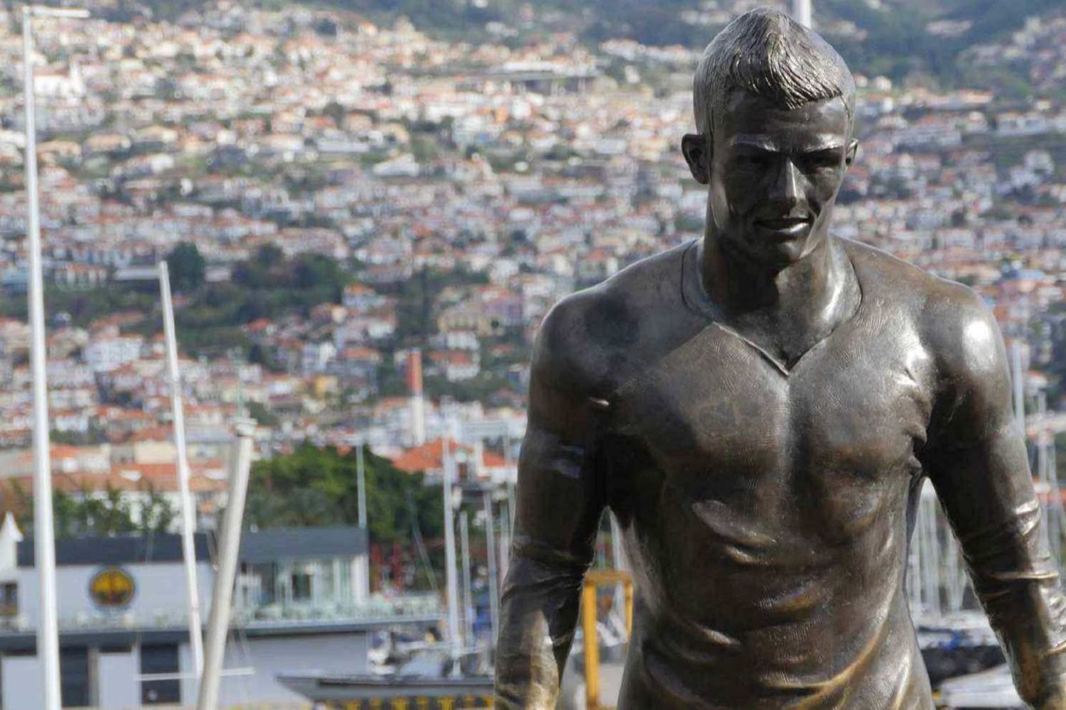 statue of Cristiano Ronaldo-Madeira